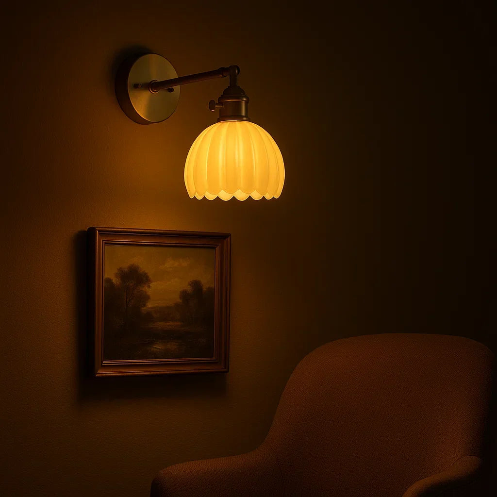 Retro lampa ścienna | Szklany klosz w kształcie tulipana