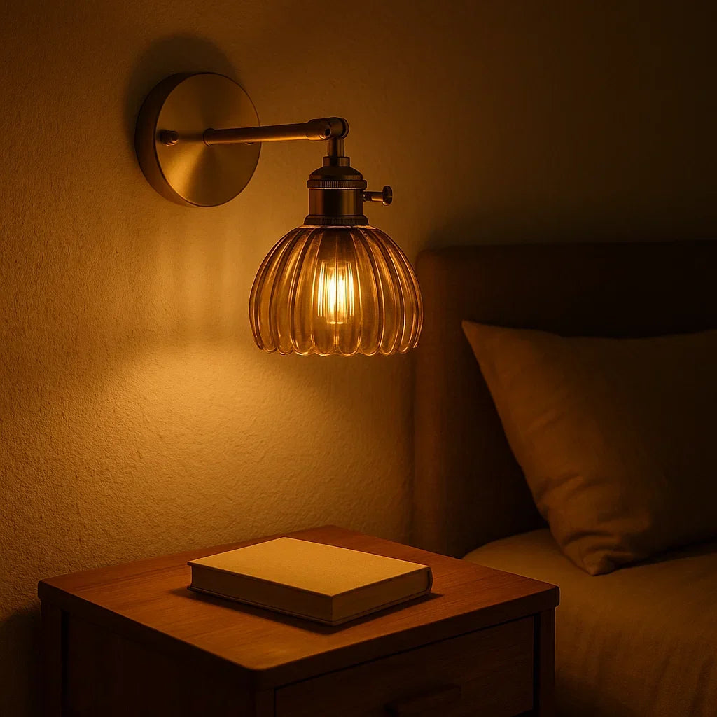 Retro lampa ścienna | Szklany klosz w kształcie tulipana